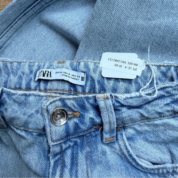 Zara Light Blue size 24 Distressed Jeans JEANS - LIGHT WASH - Picture 4 of 7